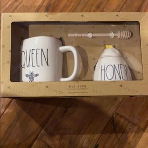 Brand new Rae Dunn Queen mug and honey pot set